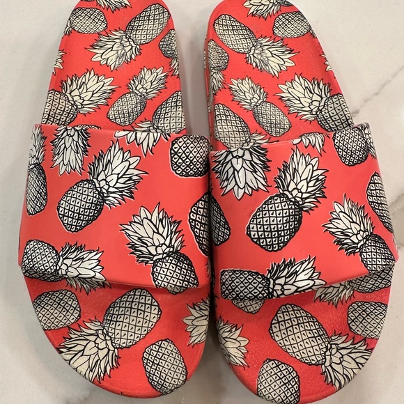 Slippers - Picture 3 of 6